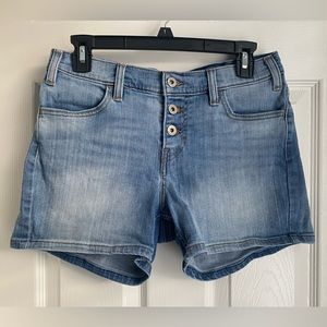 Levi’s Button Fly Denim Shorts - Size 28